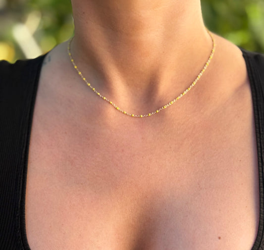 Collier émaillé P jaune
