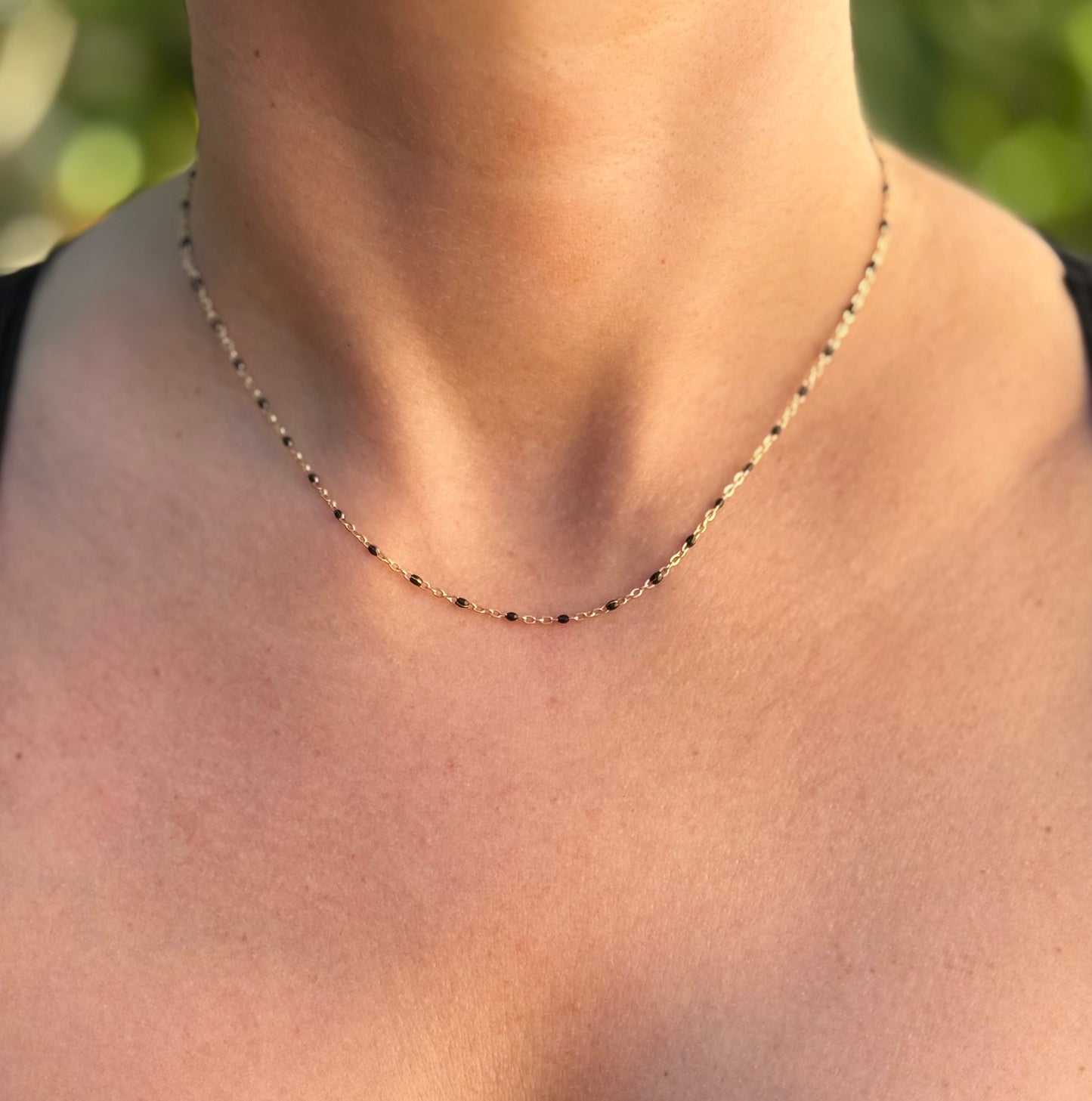 Collier émaillé P noir