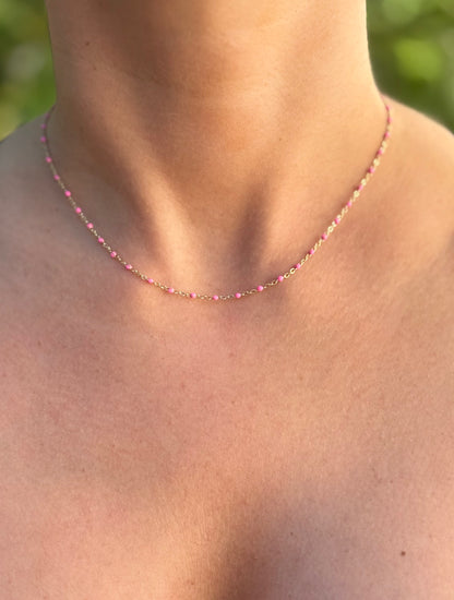 Collier émaillé P rose